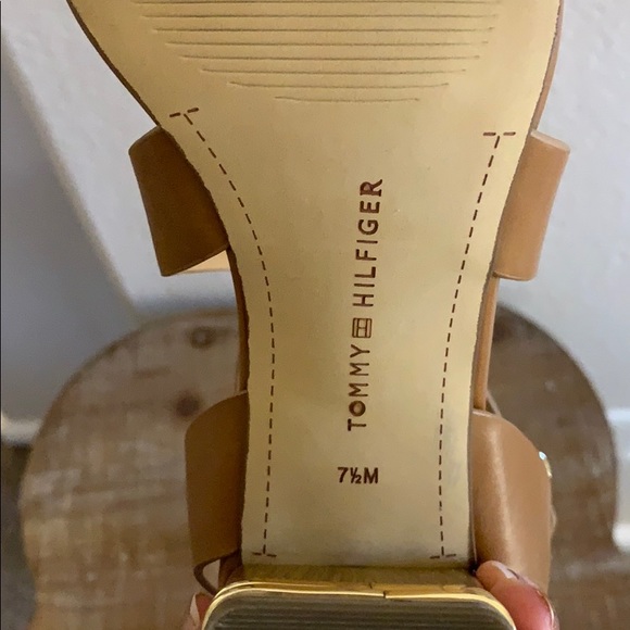 EUC Tommy Hilfiger Wood style Sandals - Picture 6 of 7